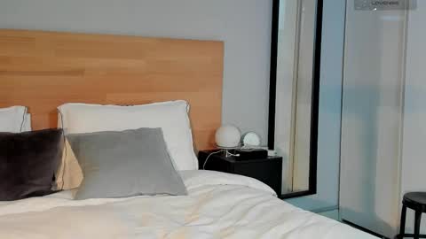     online show from 12-22-25, 08:28