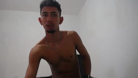 Snapshot of alan_gay chatting on 09-21-25, 02:29 Alan online show from 09-21-25, 02:29