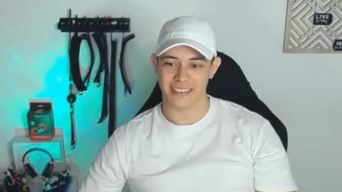 Snapshot of alan_hadid1 chatting on 01-26-25, 11:29 Alan Hadid online show from 01-26-25, 11:29