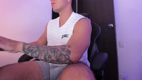 Snapshot of alan_muscle chatting on 12-07-24, 06:10 Alan online show from 12-07-24, 06:10