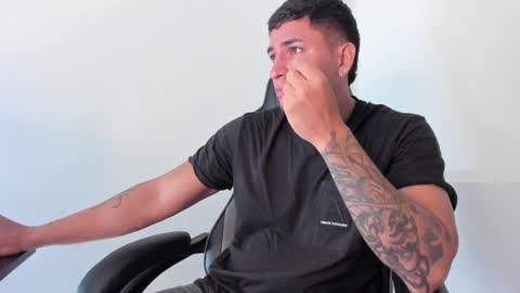 Snapshot of alan_muscle chatting on 01-15-25, 06:54 Alan online show from 01-15-25, 06:54