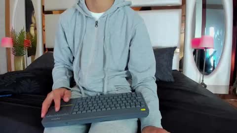 Snapshot of alan_santhos chatting on 03-05-25, 09:49 ---Alan--- online show from 03-05-25, 09:49