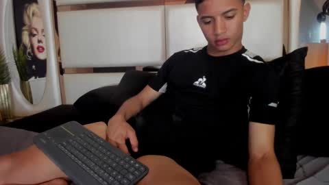 Snapshot of alan_santhos chatting on 09-18-25, 04:47 ---Alan--- online show from 09-18-25, 04:47