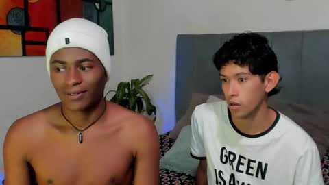 Snapshot of alan_scot chatting on 10-22-25, 01:39 Alan and Criss - WE JUST FRIENDS WITH BENEFITS BOTH VERS online show from 10-22-25, 01:39