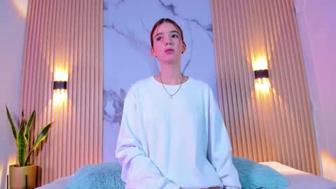 Snapshot of alana_333 chatting on 09-10-25, 11:43 A L A N A online show from 09-10-25, 11:43