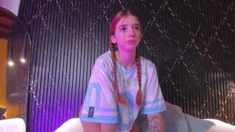 Snapshot of alana_333 chatting on 09-15-25, 07:25 A L A N A online show from 09-15-25, 07:25