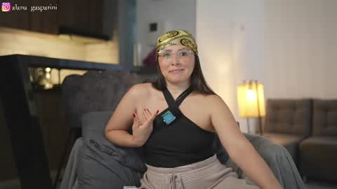 Snapshot of alana_gasparani chatting on 06-25-26, 10:14 Alana Gasparini online show from 06-25-26, 10:14