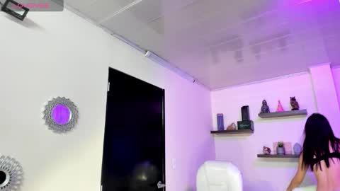 Snapshot of alana_madison chatting on 12-18-24, 10:30 Maeve online show from 12-18-24, 10:30