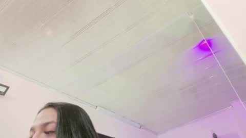 Snapshot of alana_madison chatting on 10-27-25, 11:25 Maeve online show from 10-27-25, 11:25