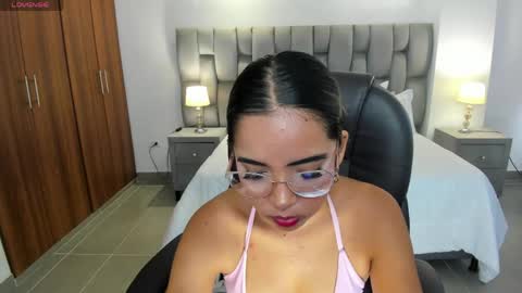 Snapshot of alana_martiins chatting on 06-01-26, 07:04 alana online show from 06-01-26, 07:04