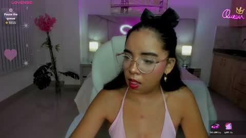 Snapshot of alana_martiins chatting on 06-13-26, 11:30 alana online show from 06-13-26, 11:30