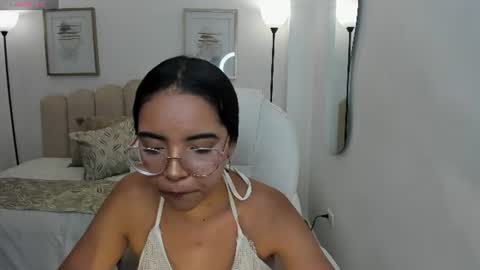 Snapshot of alana_martiins chatting on 06-15-26, 07:27 alana online show from 06-15-26, 07:27