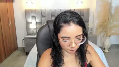 Snapshot of alana_martiins chatting on 07-12-26, 01:35 alana online show from 07-12-26, 01:35