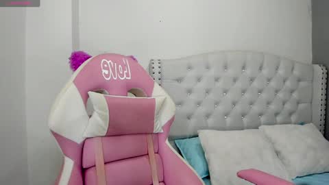 Snapshot of alana_ponse chatting on 01-31-25, 02:48 Alana. online show from 01-31-25, 02:48