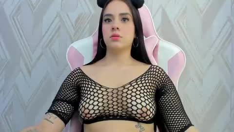 Snapshot of alanaflores chatting on 01-28-25, 01:05 Alana Flores online show from 01-28-25, 01:05