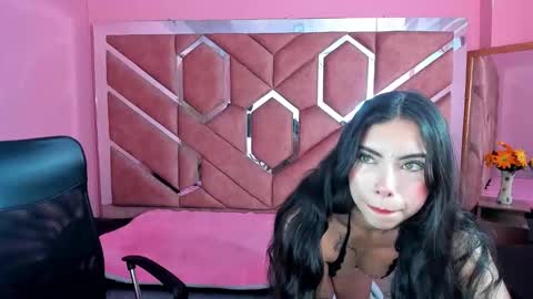 Snapshot of alanahott_ chatting on 09-23-25, 03:42 Alana hot online show from 09-23-25, 03:42