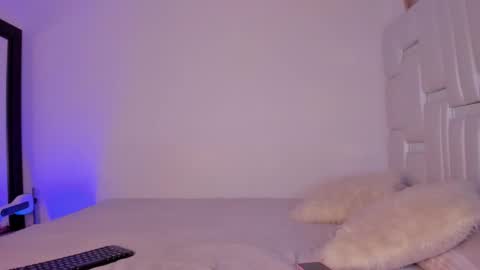 Snapshot of alanajoness chatting on 01-28-25, 05:00 Alanna online show from 01-28-25, 05:00