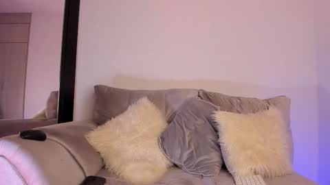 Snapshot of alanajoness chatting on 09-18-25, 06:37 Alanna online show from 09-18-25, 06:37