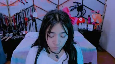 Alana online show from 10-31-25, 12:33