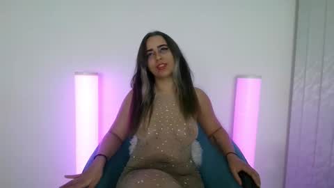 Snapshot of alanamilani_ chatting on 11-19-25, 01:27 K online show from 11-19-25, 01:27