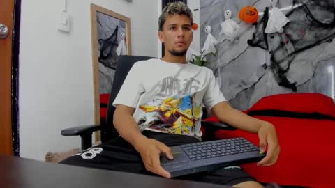 Snapshot of alann_smith_ chatting on 10-23-25, 08:40 Alan Smith online show from 10-23-25, 08:40