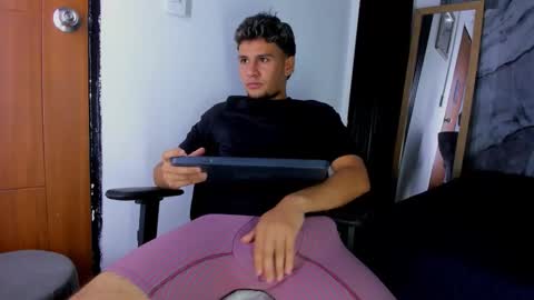 Snapshot of alann_smith_ chatting on 12-05-25, 07:43 Alan Smith online show from 12-05-25, 07:43