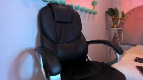 Snapshot of alanna_blaze chatting on 10-17-25, 12:41 alanna_blaze online show from 10-17-25, 12:41