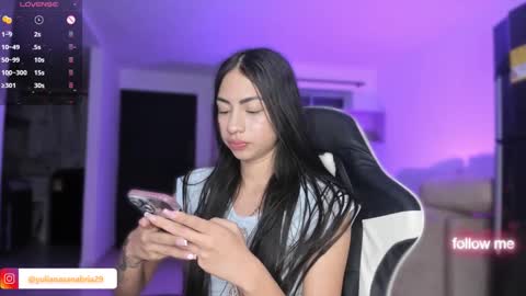 Snapshot of alannah__ chatting on 12-04-24, 02:20 online show from 12-04-24, 02:20