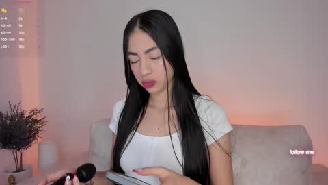 Snapshot of alannah__ chatting on 10-25-25, 10:12 online show from 10-25-25, 10:12