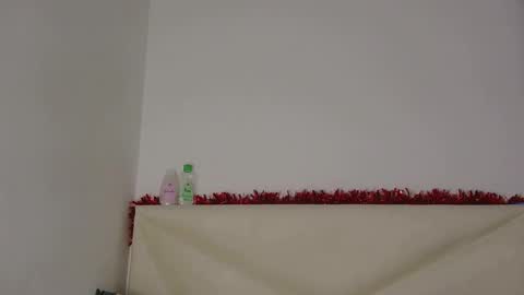 Snapshot of alaouirim25 chatting on 02-08-26, 01:36 AllylicArabis online show from 02-08-26, 01:36