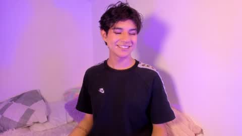 Snapshot of ale_aurarashii chatting on 06-20-26, 01:41 Ale aurarashii online show from 06-20-26, 01:41
