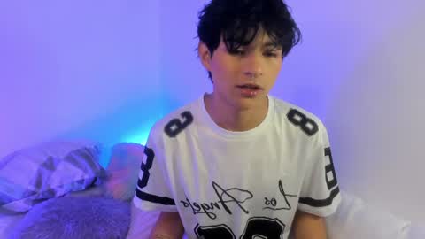 Snapshot of ale_aurarashii chatting on 07-11-26, 01:58 Ale aurarashii online show from 07-11-26, 01:58
