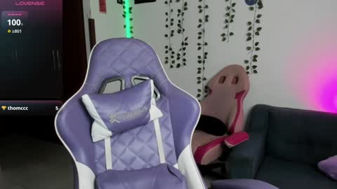 Snapshot of ale_petitee chatting on 01-09-25, 08:13 alexa online show from 01-09-25, 08:13