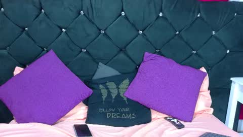 Snapshot of aleja_spearsx chatting on 06-10-26, 12:04 Alejandra online show from 06-10-26, 12:04