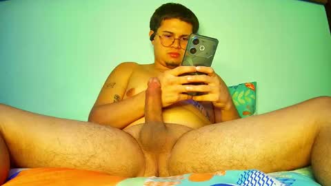 Snapshot of alejandro_b0y chatting on 02-28-25, 06:10 Alejandro online show from 02-28-25, 06:10