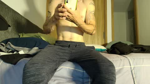 Snapshot of alejandro_bigcock chatting on 01-30-25, 04:48 Alejandro Hernndez online show from 01-30-25, 04:48