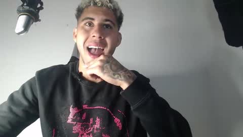 Snapshot of alejandrojf_00 chatting on 12-07-24, 01:29 Daiki jack online show from 12-07-24, 01:29