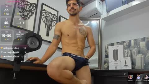 Snapshot of alejandrostorm chatting on 01-17-25, 12:20 Alejo online show from 01-17-25, 12:20
