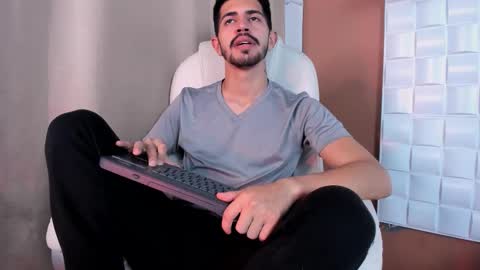 Snapshot of alejandrostorm chatting on 10-15-25, 09:15 Alejo online show from 10-15-25, 09:15