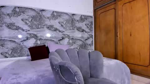 alejo_gray1 online show from 12-02-25, 12:10