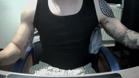 Snapshot of alejoduarte16 chatting on 06-14-26, 04:20 alejoduarte16 online show from 06-14-26, 04:20