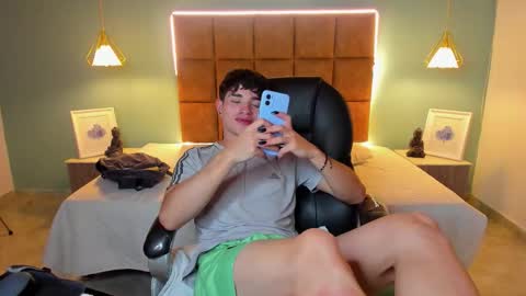 Snapshot of alejootwink chatting on 12-16-25, 10:09 ALejoo Saenz online show from 12-16-25, 10:09