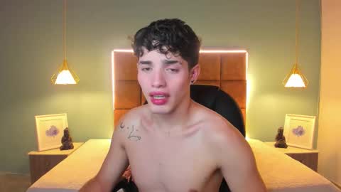 Snapshot of alejootwink chatting on 12-17-25, 11:55 ALejoo Saenz online show from 12-17-25, 11:55