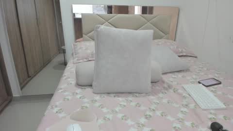 Alessa Moreno online show from 10-08-25, 04:04