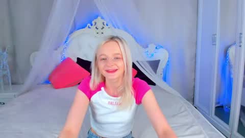 Snapshot of alessakiss chatting on 06-22-26, 03:25 alessakiss online show from 06-22-26, 03:25