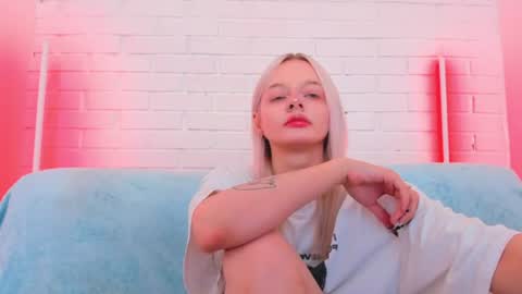 Snapshot of alessakiss chatting on 06-26-26, 02:05 alessakiss online show from 06-26-26, 02:05
