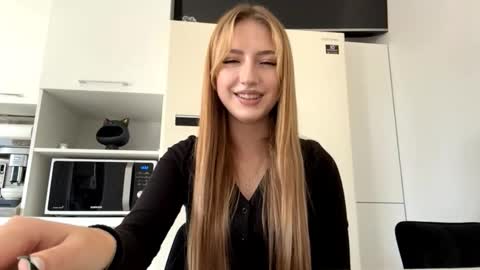 Snapshot of alessandrabiddie chatting on 11-27-25, 09:33 Betty online show from 11-27-25, 09:33