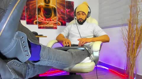 Snapshot of alessandro__wye chatting on 01-26-25, 02:14 ALESSANDRO WYE online show from 01-26-25, 02:14