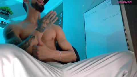 Snapshot of alessandro_dibellucci chatting on 11-04-25, 12:10 Kciqu3 Independent model online show from 11-04-25, 12:10