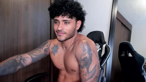 Snapshot of alessandro_vanni chatting on 12-21-24, 04:46 Alessandro Vanni online show from 12-21-24, 04:46